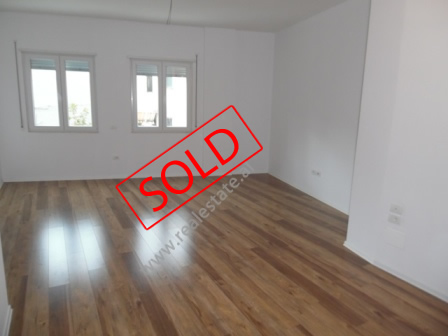 Apartament 2+1 per shitje ne zonen e Ali Demit ne Tirane (TRS-1116-32K)