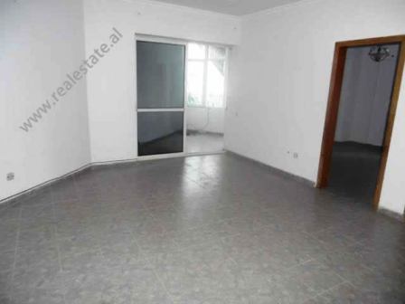 Apartament 2+1 per shitje ne zonen e Don Boskos ne Tirane, (TRS-1216-12d)