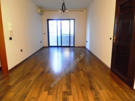 Apartament 1+1 me qera prane rruges se Kavajes ne Tirane, (TRR-117-27d)