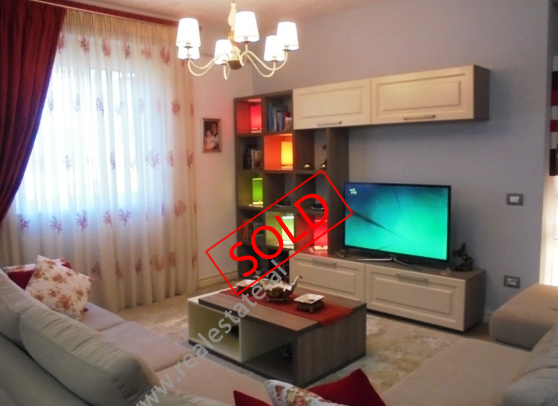 Apartament 3+1 per shitje tek Liqeni Artificial ne Tirane (TRS-1214-54r)