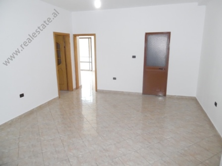 Apartament per zyra 3+1 me qera ne rrugen e ELbasanit ne Tirane, (TRR-417-1d)