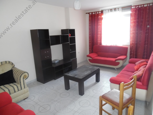 Apartment 1+1 me qera afer rruges se Durresit ne Tirane, (TRR-417-28K)