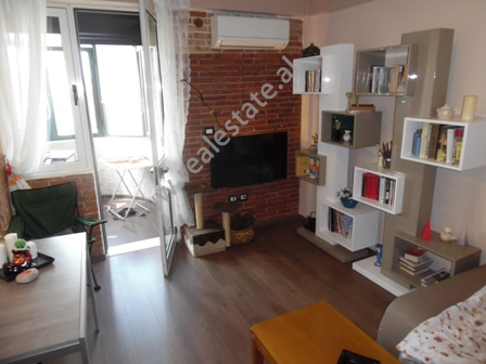 Apartament 1+1 per shitje prane rruges Myslym Shyri ne Tirane, (TRS-517-17K)