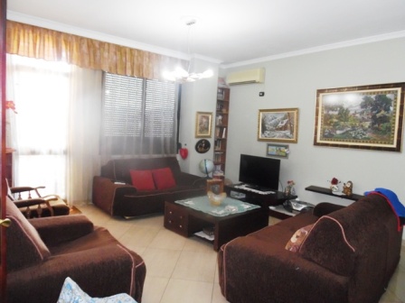 Apartament 2+1 per shitje ne zonen e 21 Dhjetorit ne Tirane, (TRS-817-11d)