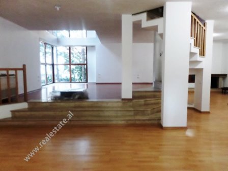 Apartament dupleks per shitje prane kompleksit Dinamo ne Tirane (TRS-817-16L)
