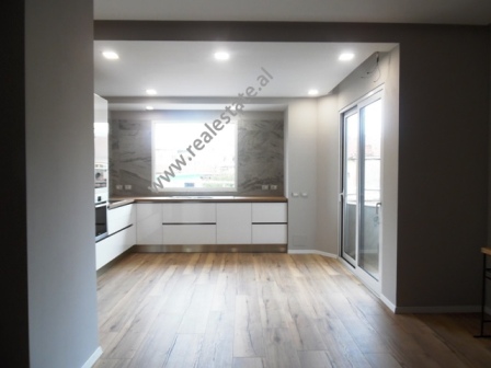 Apartament 2+1  me qera prane zones se Pazarit te Ri ne Tirane, (TRS-1117-15d)