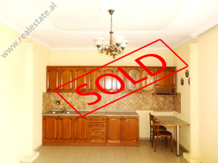 Apartament 1+1 per shitje ne rrugen e Kavajes ne Tirane (TRS-817-9K)