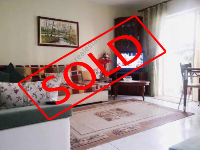 Apartament 2+1 per shitje prane kryqezimit te 21 Dhjetorit ne Tirane, (TRS-517-23K)