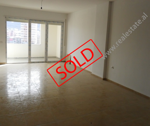 Apartament 2+1 per shitje prane qendres Globe ne Tirane , (TRS-114-42b)