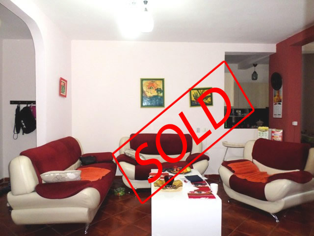 Apartament 2+1 per shitje prane zones se Bllokut ne Tirane (TRS-717-31K)