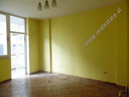 Apartament 4+1 per shitje  ne rrugen e Elbasanit ne Tirane (TRS-118-15L)