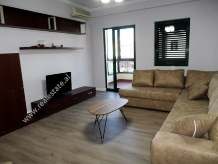 Apartament 1+1 me qera prane rruges se Kavajes ne Tirane (TRR-118-50L)