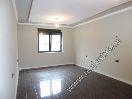 Apartament 2+1 per shitje ne Rrugen e Kavajes ne Tirane (TRS-218-32L)