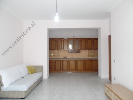 Apartament 3+1 per shitje ne rrugen Kongresi i Manastirit ne Tirane (TRS-318-69R)
