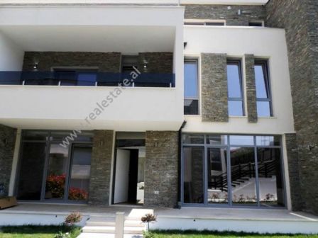 Apartament dupleks me qera prane Liqenit Artificial ne Tirane, (TRR-418-47d)
