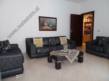 Apartament 1+1 per shitje ne zonen e Shkozes ne Tirane (TRS-618-10L)