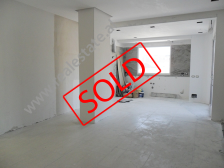 Apartament 2 + 1 per shitje prane Pazarit te Ri ne Tirane (TRS-416-37b)
