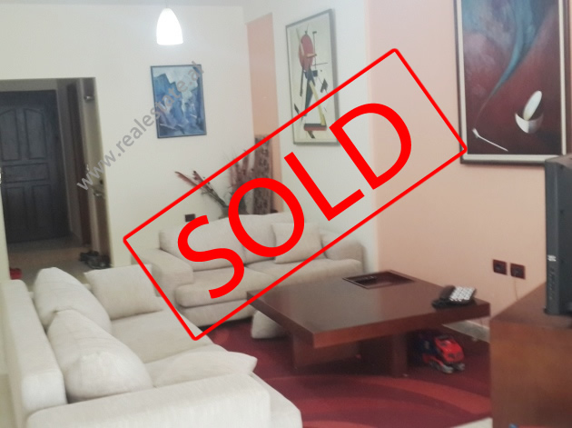 Apartament 2 + 1 per shitje prane qendres Kristal ne Tirane (TRS-715-20b)