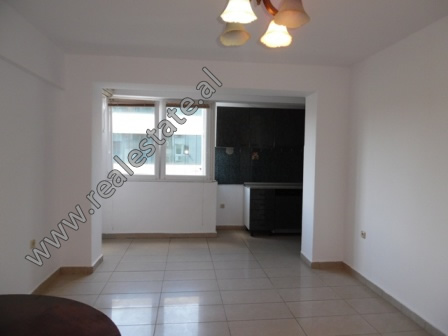 Apartament 2+1 ne shitje prane Gjimnazit Qemal Stafa ne Tirane (TRS-1018-44E)