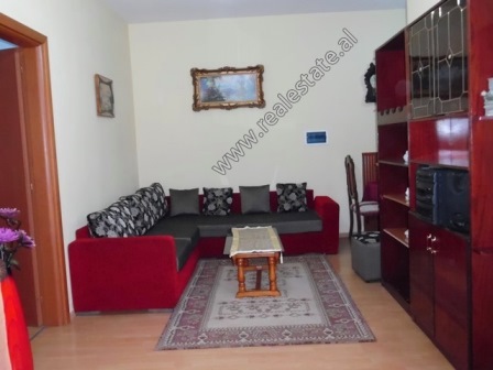 Apartament 2+1 me qera ne zonen e Don Boskos ne Tirane (TRR-1118-63L)
