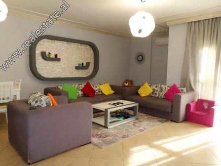 Apartament 2+1 me qera ne zonen e Komunes se Parisit ne Tirane (TRR-1218-10L)
