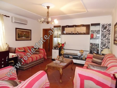 Apartament 1+1 me qera prane zones se Mozaikut ne Tirane (TRR-119-18L)