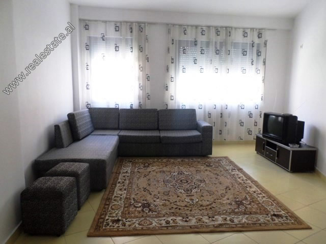 Apartament 2+1 me qera prane Kopshtit Botanik ne Tirane (TRR-319-25L)