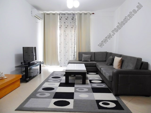 Apartament 2+1 me qera ne rrugen Jordan Misja ne Tirane (TRR-319-47L)