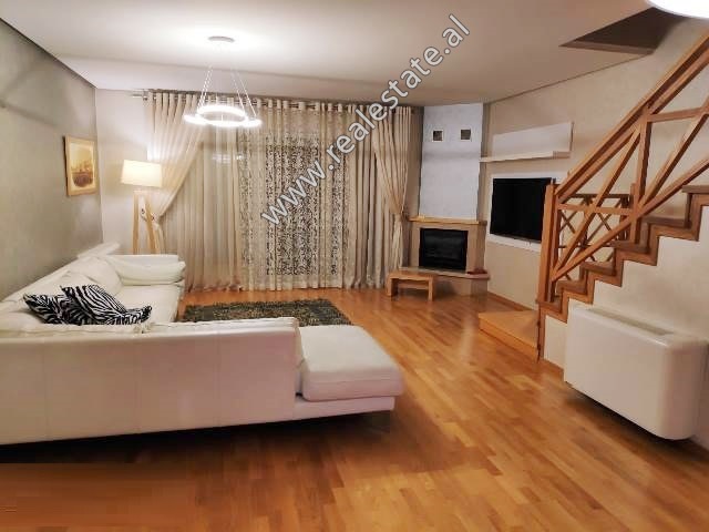 Apartament dupleks me qera ne Rezidencen Kodra e Diellit ne Tirane (TRR-419-2L)