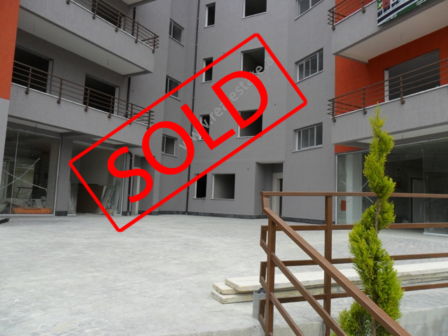 Apartament 2 + 1 per shitje prane Liqenit te Thate ne Tirane (TRS-415-5b)