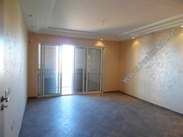 Apartament 2+1 per shitje ne zonen e Oxhakut ne Tirane (TRS-419-57L)