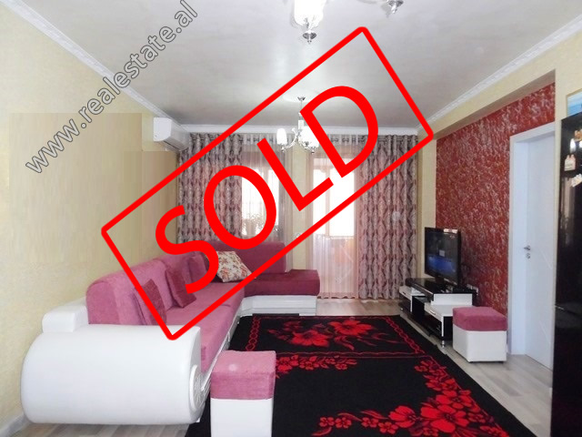 Apartament 2+1 per shitje ne zonen e Yzberishtit ne Tirane (TRS-319-27L)