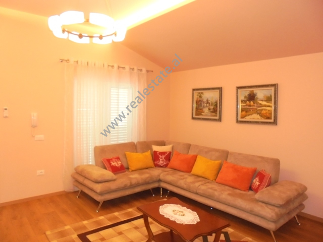 Apartament 3+1 me qera prane zones se Zogut te Zi ne Tirane