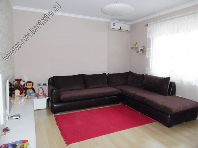 Apartament 2+1 per shitje ne rrugen Fortuzi ne Tirane (TRS-619-35L)