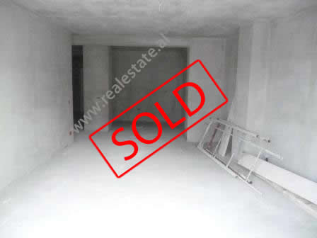 Apartament 3 + 1 per shitje prane Casa Italia ne Tirane (TRS-1114-15b)