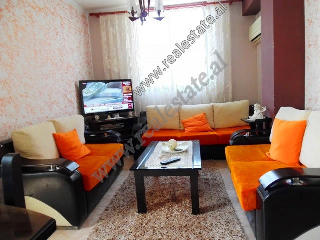 Apartament 1+1 per shitje prane rruges Kongresi i Manastirit ne Tirane (TRS-418-53L)