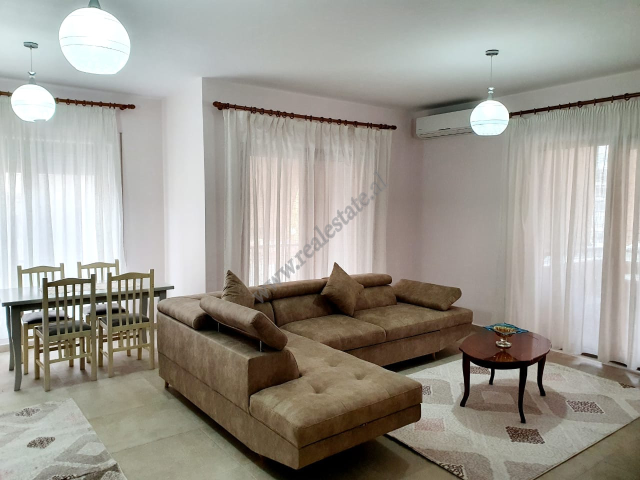 Apartament 2+1 me qera ne rrugen e Kavajes ne Tirane, (TRR-1216-33d)