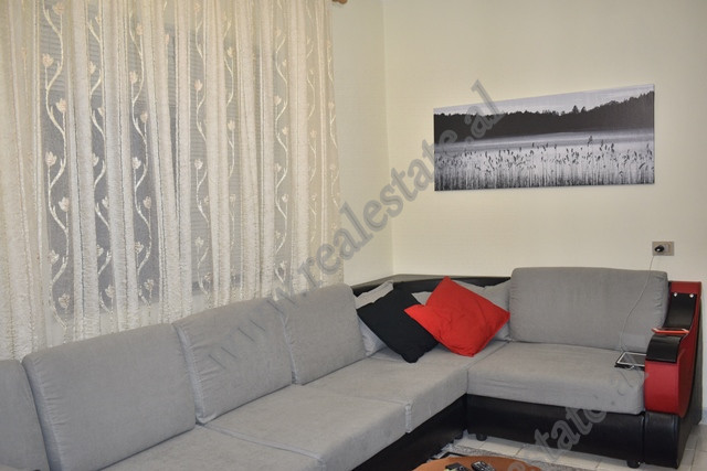 Apartament 2+1 me qira prane Shkolles Avni Rustemi ne Tirane