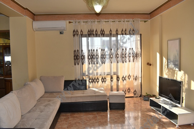 Apartament 3+1 me qera afer rruges se Kavajes ne Tirane, (TRR-117-32d)