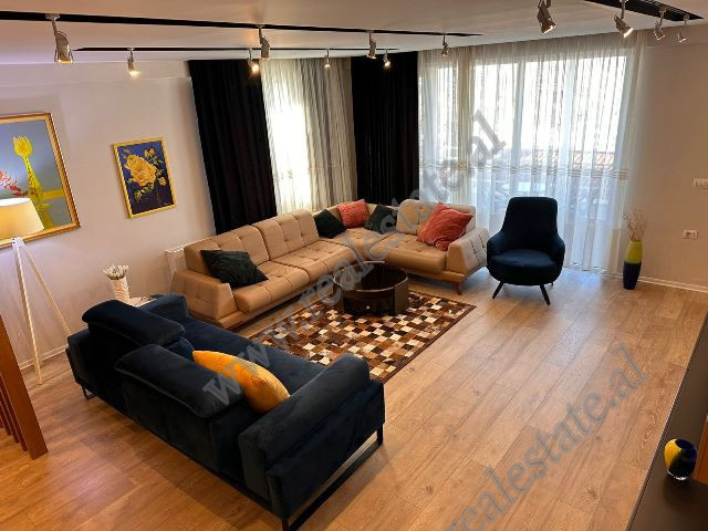 Apartament dupleks 2+1 me qera ne rezidencen Kodra e Diellit, ne Tirane
