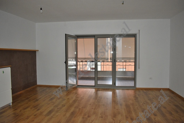 Ambient zyre me qira tek Kompleksi Delijorgji ne Tirane