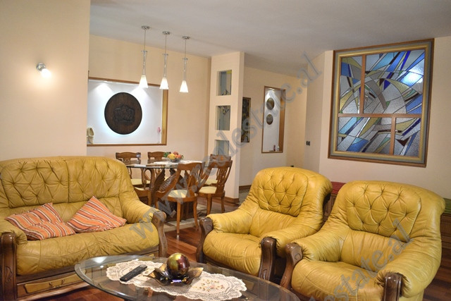 Apartament 3+1 me qera prane zones se Bllokut ne Tirane