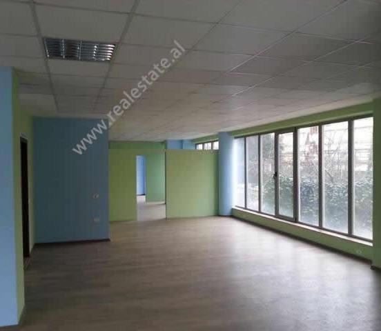Office space for rent in Dibres Street in Tirana.
The shop is located on the second floor of a new 