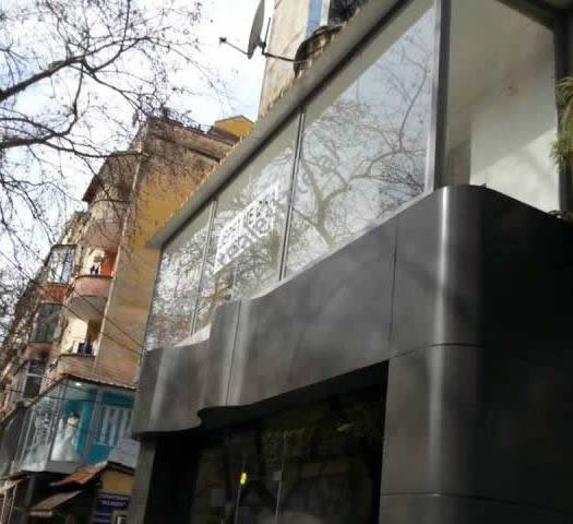 Store space for sale in Myslym Shyri Street in Tirana.
The store is located in the second floor of 