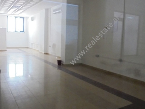 Office for rent in Qemal Stafa street in Tirana.
Located in a central area on the first floor of a 