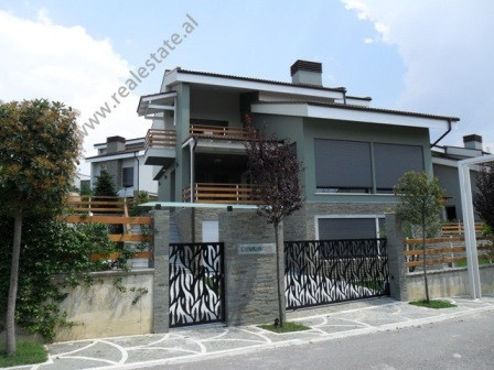 Modern villa for rent in Lunder village in Tirana. This&nbsp;villa is part of a residential area, co