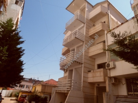 Objekt 5 katesh per shitje ne rrugen Kongresi i Manastirit ne Tirane.
Ka nje hapesire prej 678 m2 t