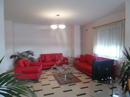 Apartament 3+1 me qera ne rrugen Dora D&rsquo;Istria ne Tirane.
Apartamenti ndodhet ne katin e 7-te