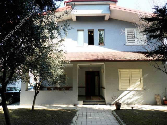 Two storey Villa for rent in Maliq Topuzi Street in Tirana.
It has 800m2 land surface and 260m2 con