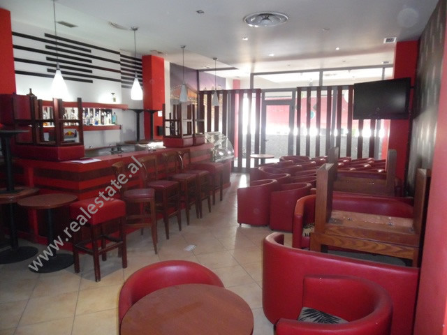 Bar and warehouse for sale in Kavaja Street.
It is situated on the 3-d floor inside a shopping cent